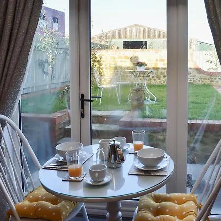 Holiday home Primrose *